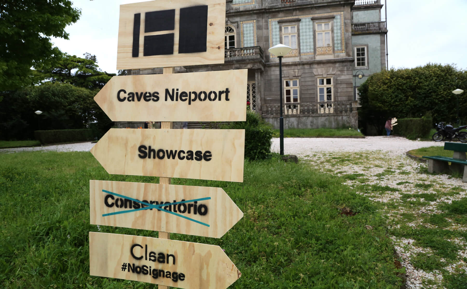 No Signage 3×180